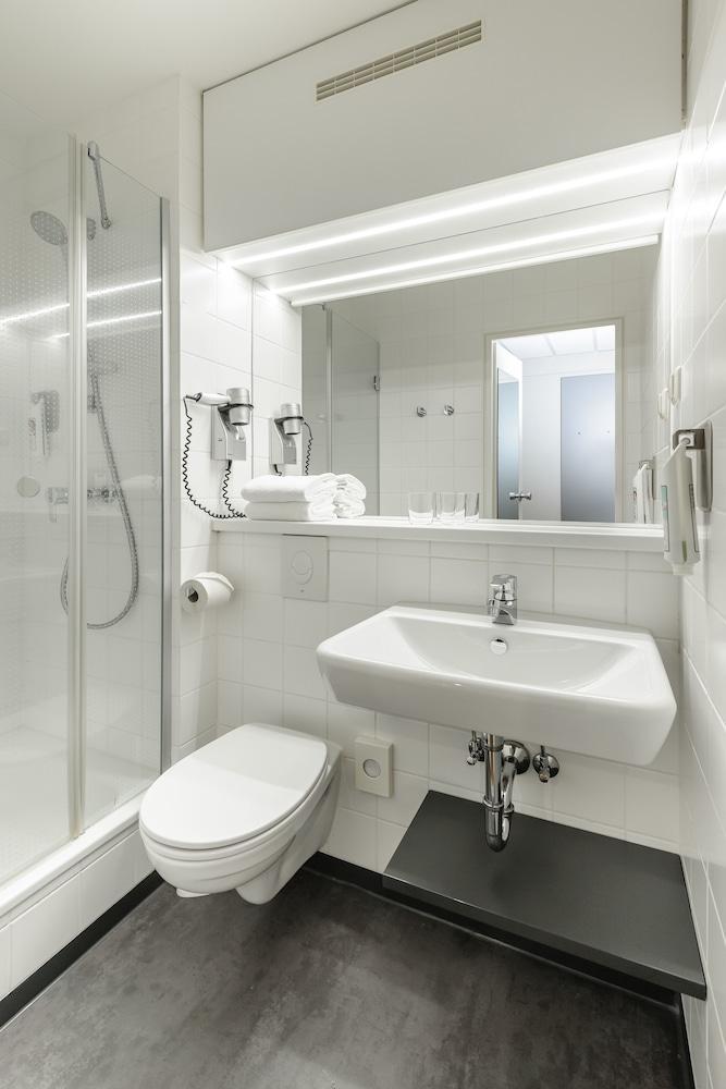 Ibis Hotel 2*